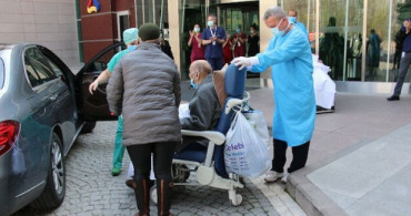 Ankara'da 80 ve 89 Yaşlarındaki İki Hasta Coronavirüsü Yendi