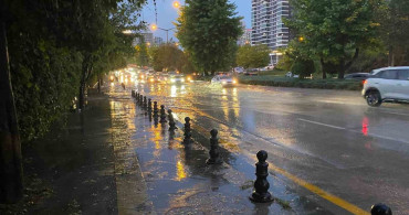 Ankara'da Akşam Sağanak Yağış Etkili Oldu