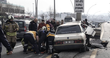 Ankara'da Direğe Çarpan Araç Kazasında Sürücü Yaralandı