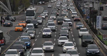Ankara'da Hafta Sonu AVM Yoğunluğu Trafiği Vurdu