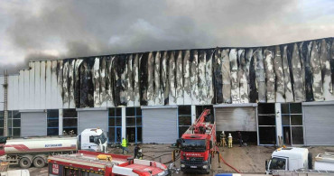 Ankara'da Mobilya Deposunda Yangın Kontrol Altına Alındı