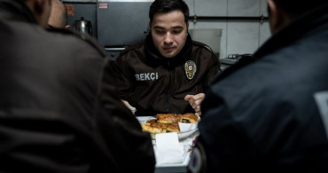 Ankara'da Polisler Ramazan Ayının İlk Sahurunu Görev Başında Yaptı