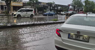Ankara'da sağanak yağış sonrası sokaklar göle döndü