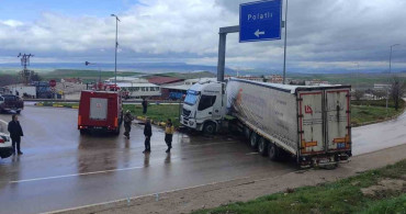 Ankara'da Tır Kazası: 1 Yaralı