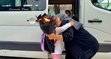 Anne Şefkatiyle Öğrenci Taşıyan Kadın Şoför