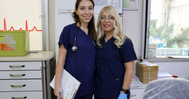 Anne ve Kızı Aynı Hastanede Görev Yapıyor
