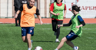 Annelere ve Kızlarına Özel Futbol Günü