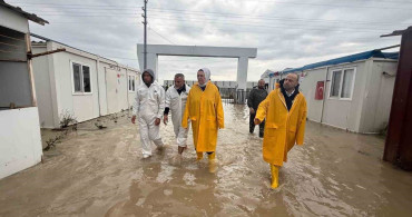 Antakya Belediyesi Sel Felaketzedelerini İnceliyor