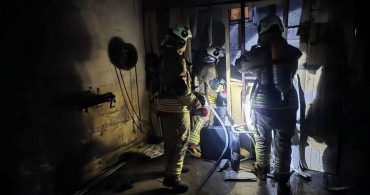 Antakya'da alevlere teslim olan iş yeri kullanılamaz hale geldi
