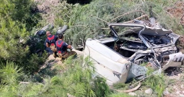 Antakya'da hafriyat kamyonu devrildi: sürücü yaralandı