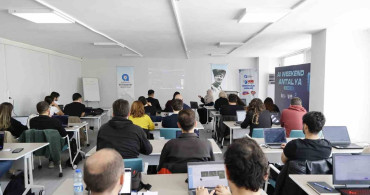 Antalya Büyükşehir Belediyesi'nden Gençlere Yapay Zeka Eğitimi