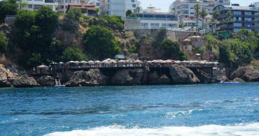 Antalya falezleri için kritik uyarı: "Bu gidişle 50 metrede bir asansör, 50 metrede bir beach platformu görebiliriz"