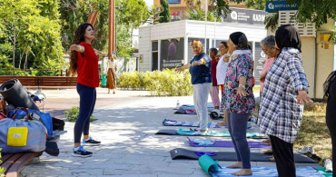 Antalya kadın danışma merkezi'nde sabah sporu etkinliği sürüyor