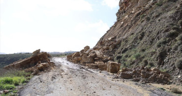 Antalya Manavgat'ta Heyelan Sonrası Yollar Yeniden Açıldı