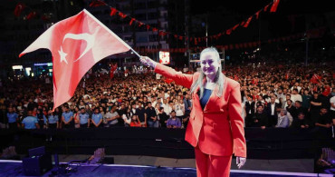 Antalya'da 19 Mayıs Coşkusu: Büşra Özdemir'den Gençliğe Mesaj