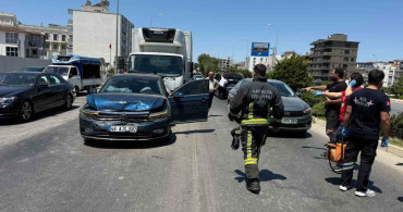 Antalya'da 3 araçlı zincirleme trafik kazası: 2 yaralı