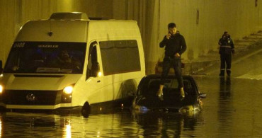Antalya'da Alt Geçit Göle Döndü