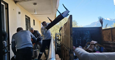 Antalya'da Bir Evden Çıkan Kamyon Çöp