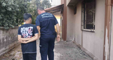 Antalya'da çocuğun çakmakla oynarken çıkardığı yangın evde büyük hasara yol açtı