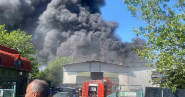 Antalya'da Depo Yangını: İtfaiye Ekipleri Olay Yerinde