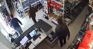 Antalya'da Deprem Anı Güvenlik Kameralarına Yansıdı