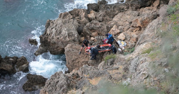 Antalya'da Falezlerden Düşen Kişi Kurtarıldı