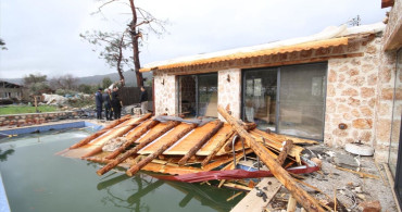 Antalya'da Fırtına ve Sağanak Hasara Yol Açtı