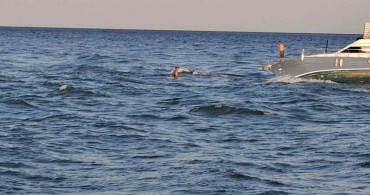 Antalya'da gezi teknesi karaya oturdu, kurtarma çalışmaları sırasında balıkçı teknesi de arızalandı