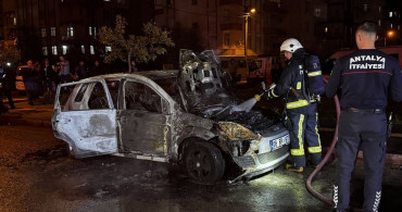 Antalya'da İki Aracı Ateşe Veren Şüpheli Yakalandı