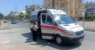 Antalya'da iki otomobil çarpıştı: 2 yaralı