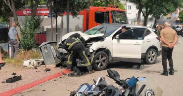 Antalya'da iki polis memuru yaralandı: Kaza anı güvenlik kamerasında