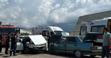 Antalya’da İki Tofaş Arası Trafik Kazası: 4 Yaralı