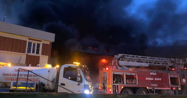 Antalya'da İnşaat Deposunda Yangın Söndürüldü