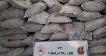 Antalya'da Kaçak Kozmetik Üretimi Baskını: 65 Milyon TL Değerinde Ürün Ele Geçirildi