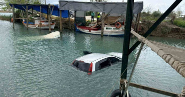 Antalya'da Kontrolden Çıkan Otomobil Irmağa Uçtu