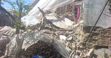 Antalya'da Kullanılmayan Kerpiç Ev Çöktü