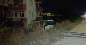 Antalya'da midibüs ile otomobil çarpıştı: 6 yaralı