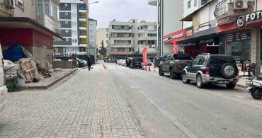 Antalya'da Motosiklet ve Otomobil Çarpıştı: 2 Yaralı