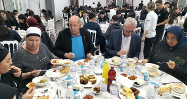 Antalya'da Mühtediler İftar Sofrasında Buluştu