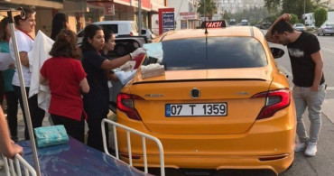 Antalya'da oldukça ilginç görüntüler! Takside doğum yaptı