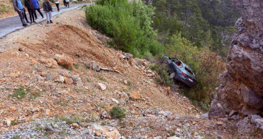 Antalya'da Otomobil Kazası: 3'ü Çocuk 5 Yaralı