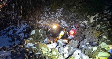 Antalya'da Otomobil Şarampole Yuvarlandı: 3 Yaralı