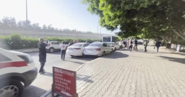 Antalya'da özel halk otobüsü ile iki otomobilin karıştığı kazada yaralanan olmadı