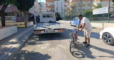Antalya'da polisten kaçan motosiklet sürücüsü bırakıp gitti
