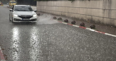 Antalya'da Sağanak Yağış ve Şiddetli Rüzgar