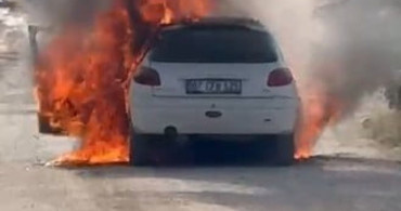 Antalya'da seyir halindeki otomobil alev aldı