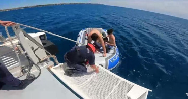 Antalya'da Şişme Bot Kurtarma Operasyonu