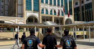Antalya'da Sosyal Medya Paylaşımı Yüzünden Gözaltına Alındı
