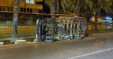 Antalya'da Taksi ve Kamyonet Çarpıştı: 2 Yaralı Var
