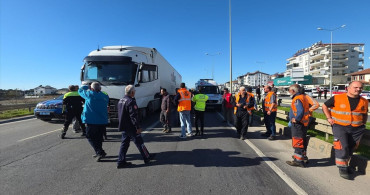 Antalya'da Tır Çarpması: Karayolları İşçisi Hayatını Kaybetti